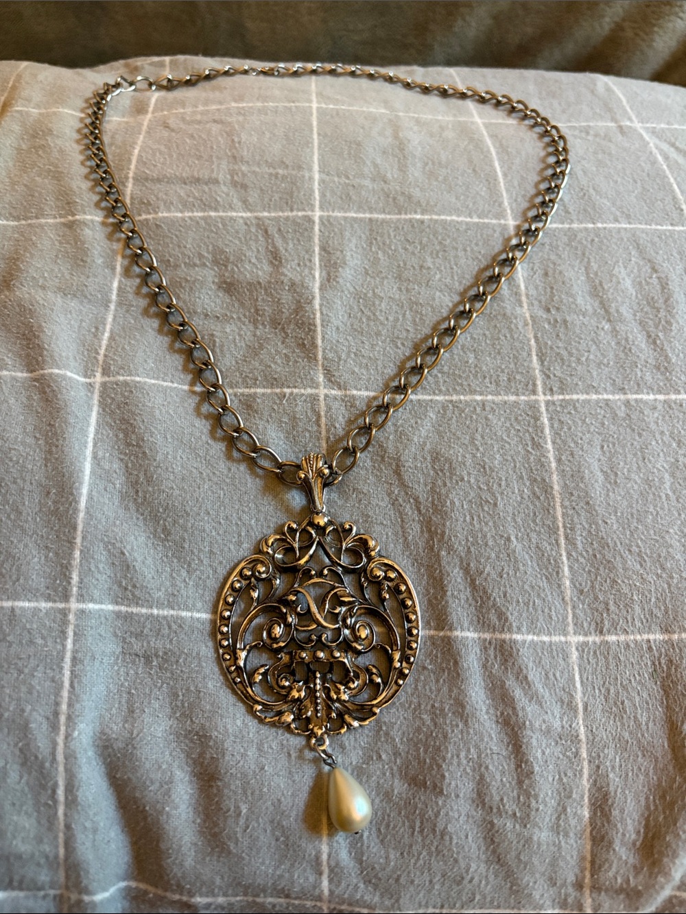 Filigree Silver-Tone Pendant Necklace with Cream Pearl Drop